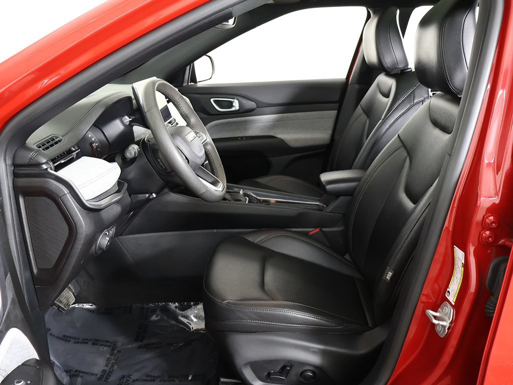Used 2024 Jeep Compass Latitude w/ Sun and Sound Group AWD/4WD image 29