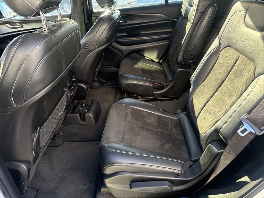 Used 2023 Jeep Grand Cherokee L Laredo image 33