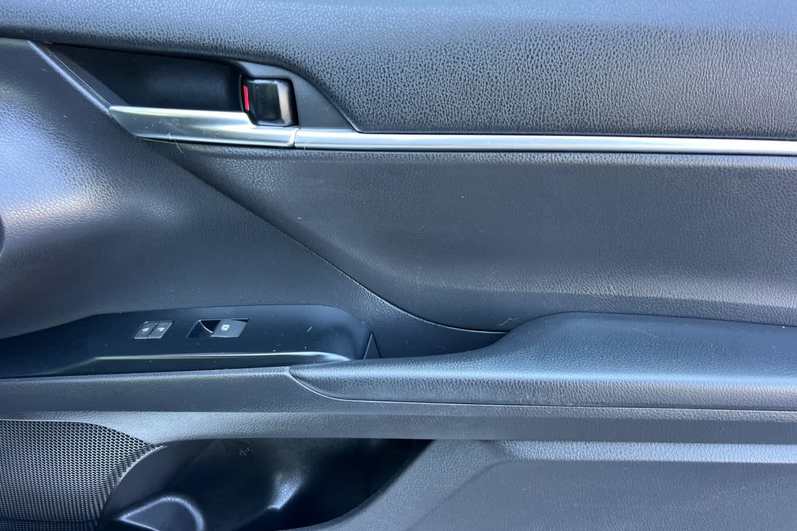 Used 2020 Toyota Camry SE w/ Carpet Mat Package FWD image 17