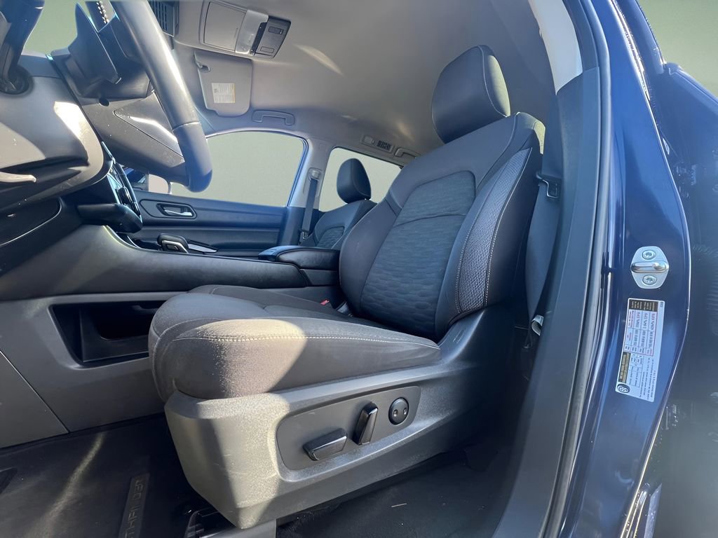 Used 2022 Nissan Pathfinder SV image 10