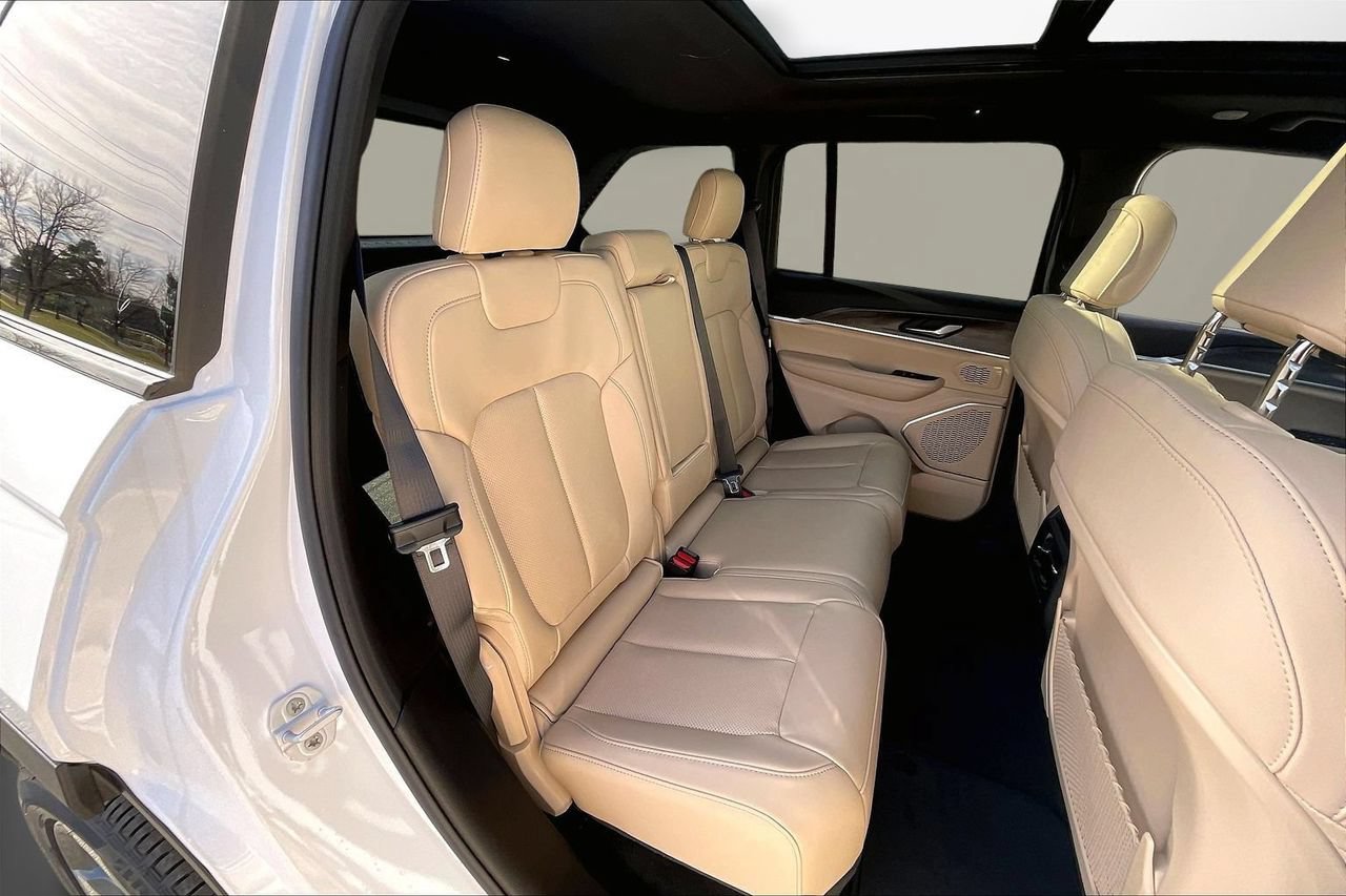 New 2026 Jeep Grand Cherokee Limited w/ Luxury Tech Group II AWD/4WD image 20