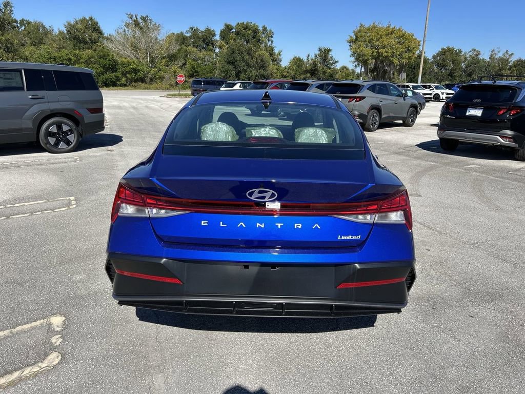 New 2025 Hyundai Elantra Limited image 11