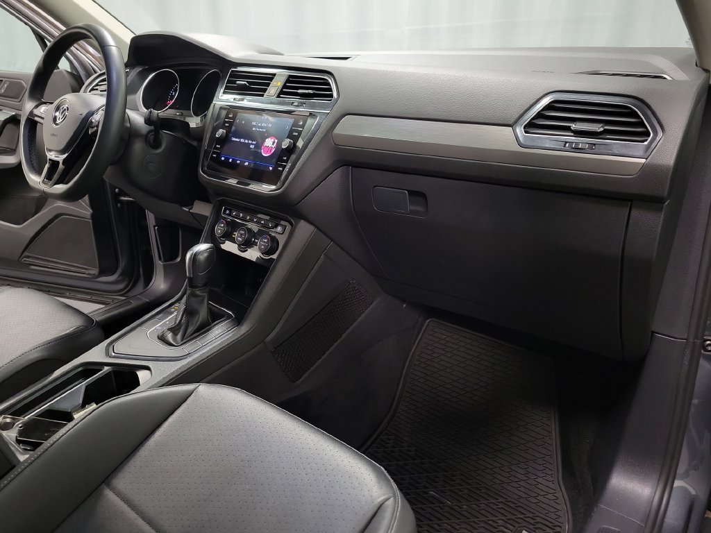 Used 2020 Volkswagen Tiguan SE w/ Panoramic Sunroof Package FWD image 37