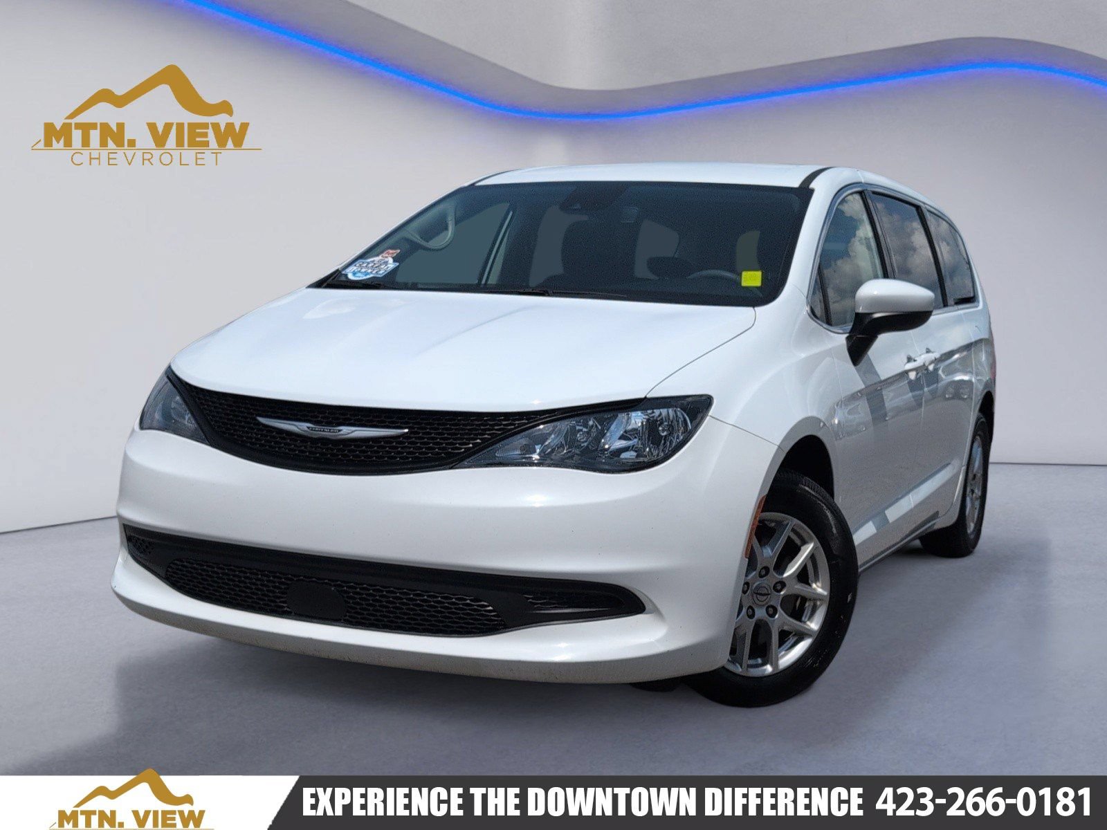 Used 2023 Chrysler Voyager LX FWD image 1