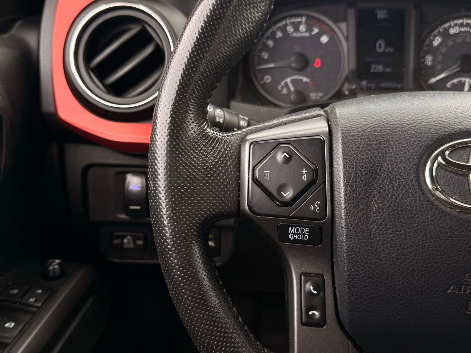 Used 2019 Toyota Tacoma TRD Off-Road image 44