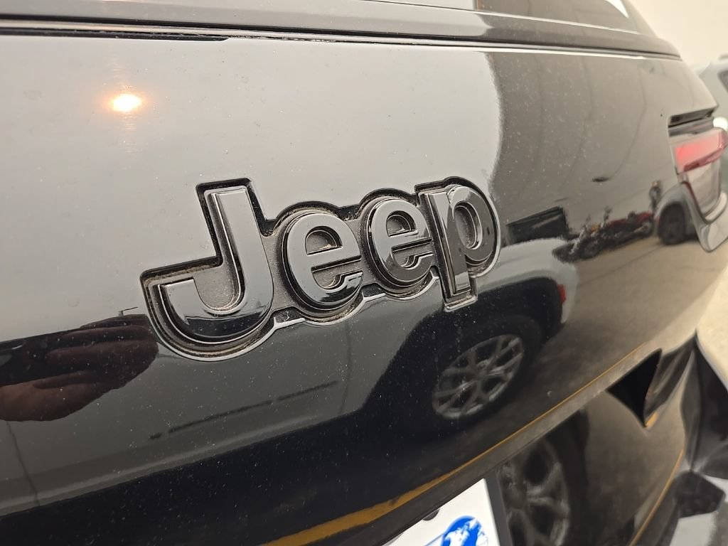 Certified 2023 Jeep Grand Cherokee L Laredo AWD/4WD image 9