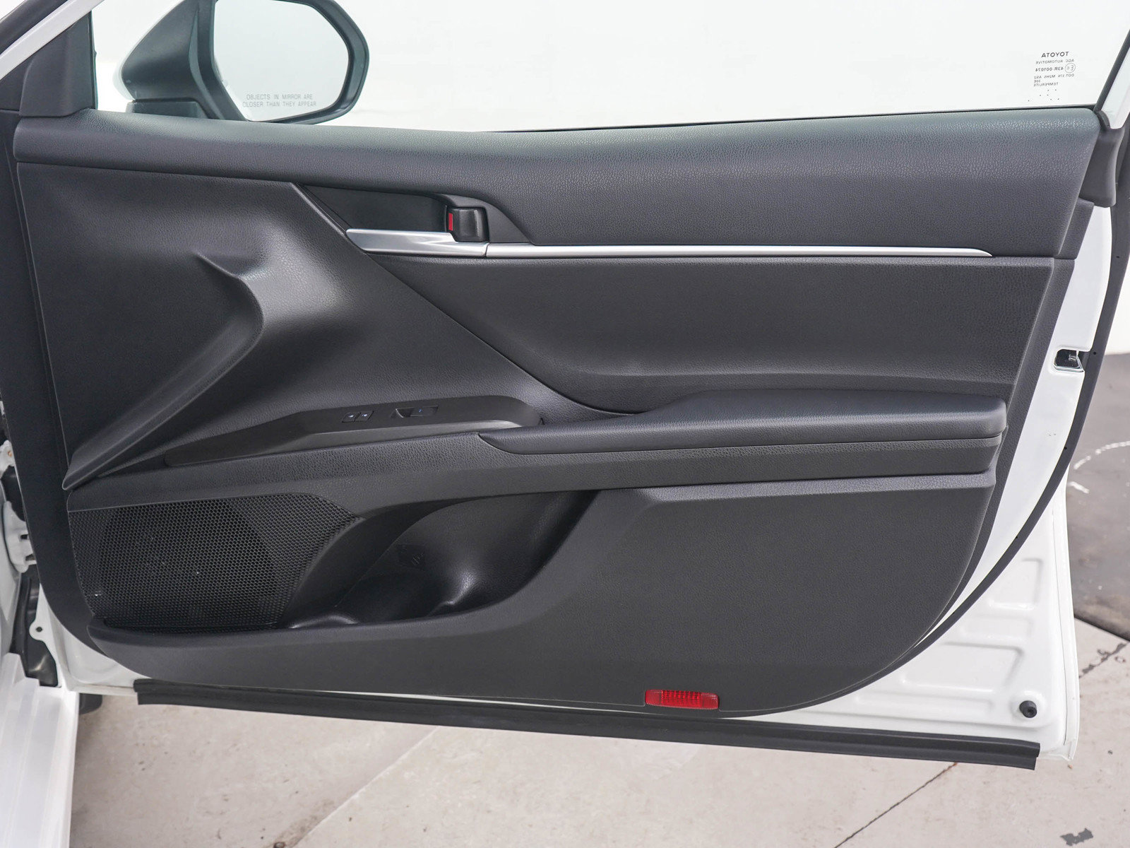 Used 2023 Toyota Camry SE FWD image 9