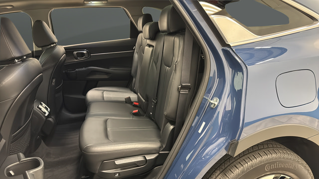 Used 2025 Kia Sorento S w/ Panoramic Sunroof Package AWD/4WD image 24