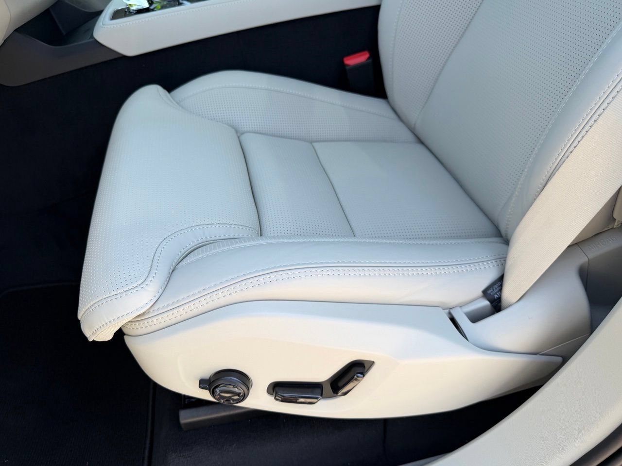 New 2026 Volvo XC90 T8 Ultra w/ Protection Package AWD/4WD image 21