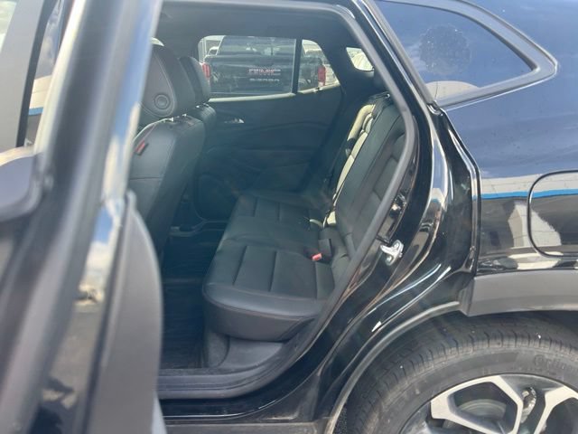 Used 2025 Chevrolet Trax RS w/ Sunroof Package FWD image 17