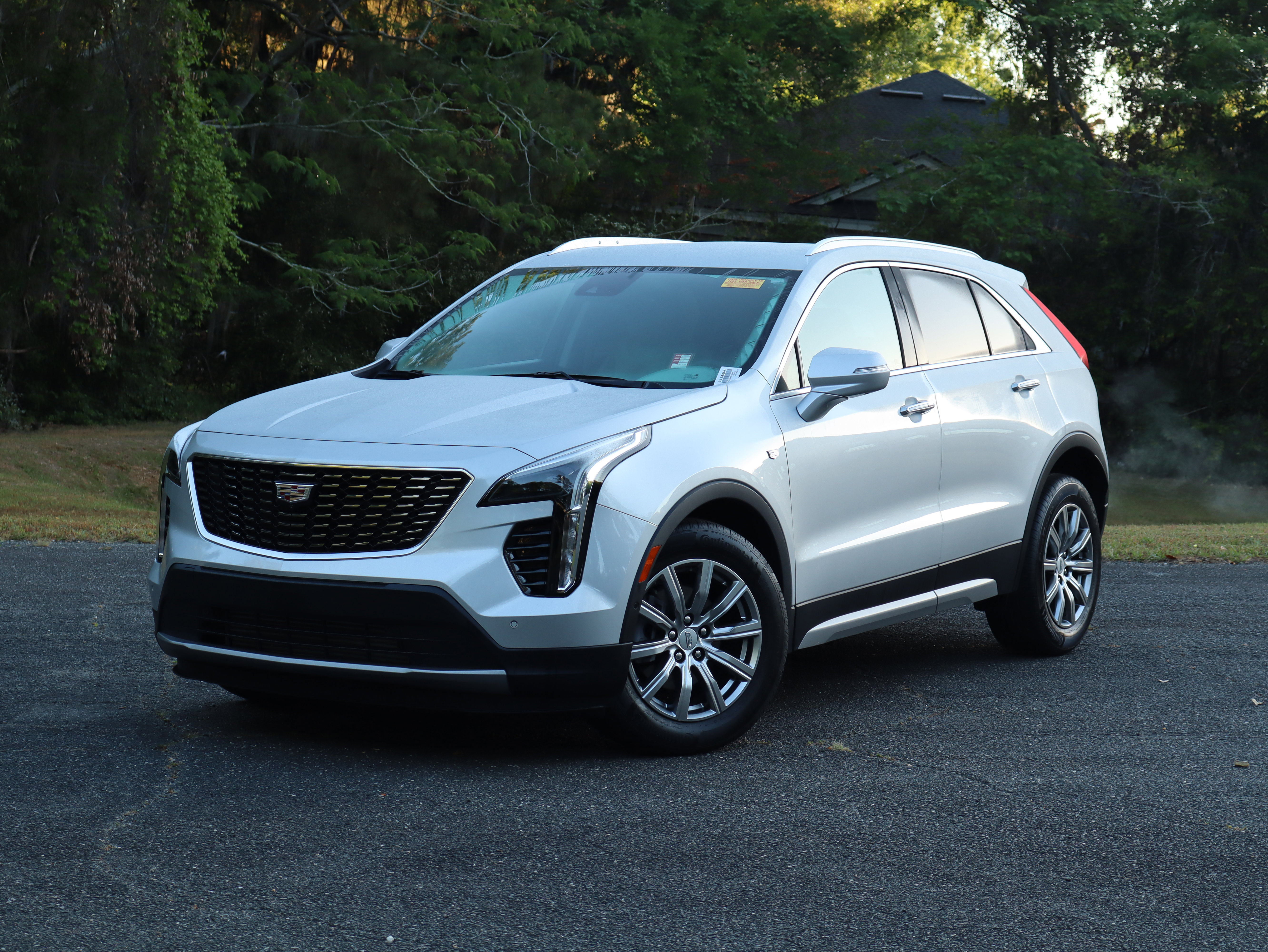 Used 2022 Cadillac XT4 Premium Luxury w/ Enhanced Visibility Package image 2