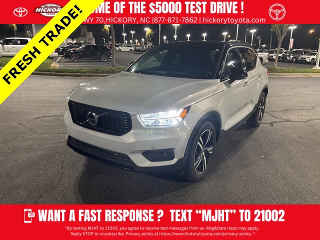 Used 2022 Volvo XC40 T5 R-Design w/ Advanced Package