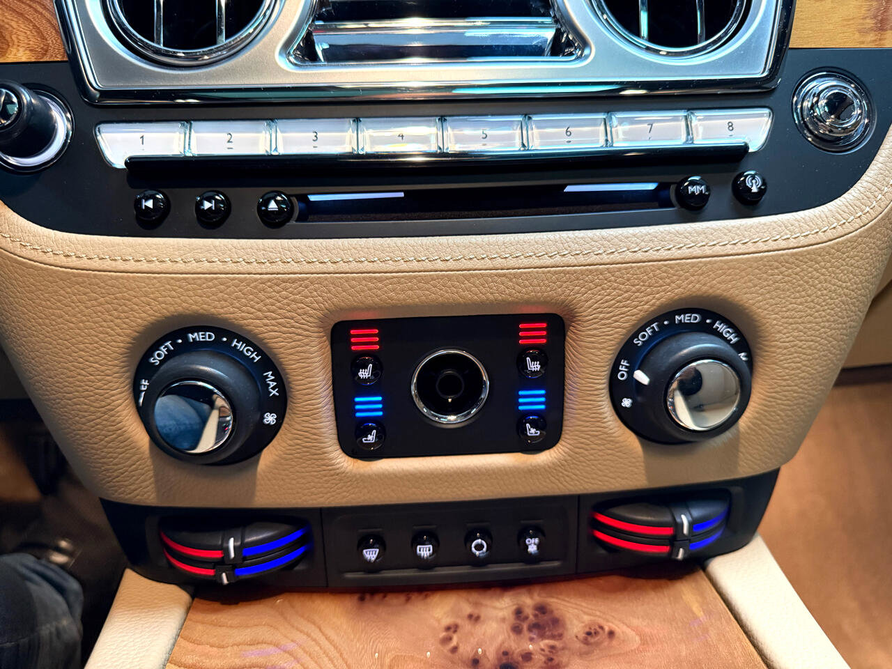 Used 2011 Rolls-Royce Ghost image 24