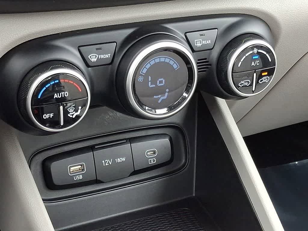 Certified 2025 Hyundai Venue SEL FWD image 15