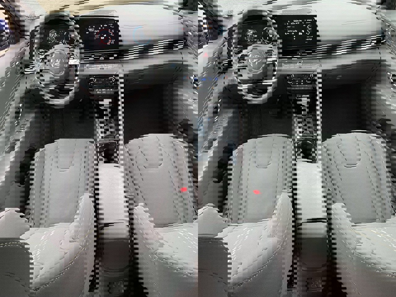 Used 2025 Hyundai Elantra SEL image 21