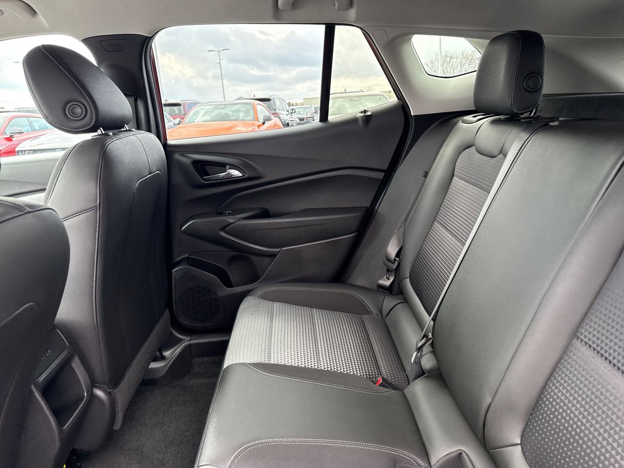 Used 2025 Chevrolet Trax LT w/ LT Convenience Package image 12