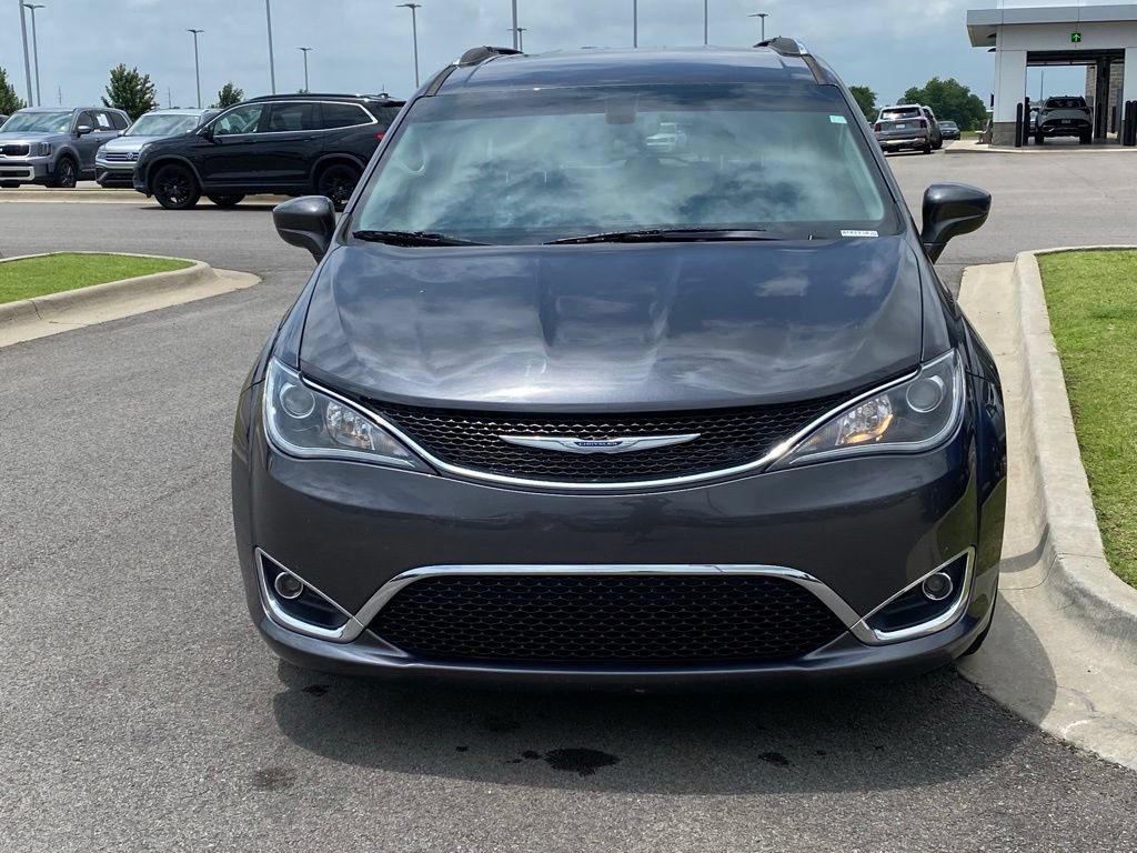 Used 2020 Chrysler Pacifica Touring-L FWD image 3