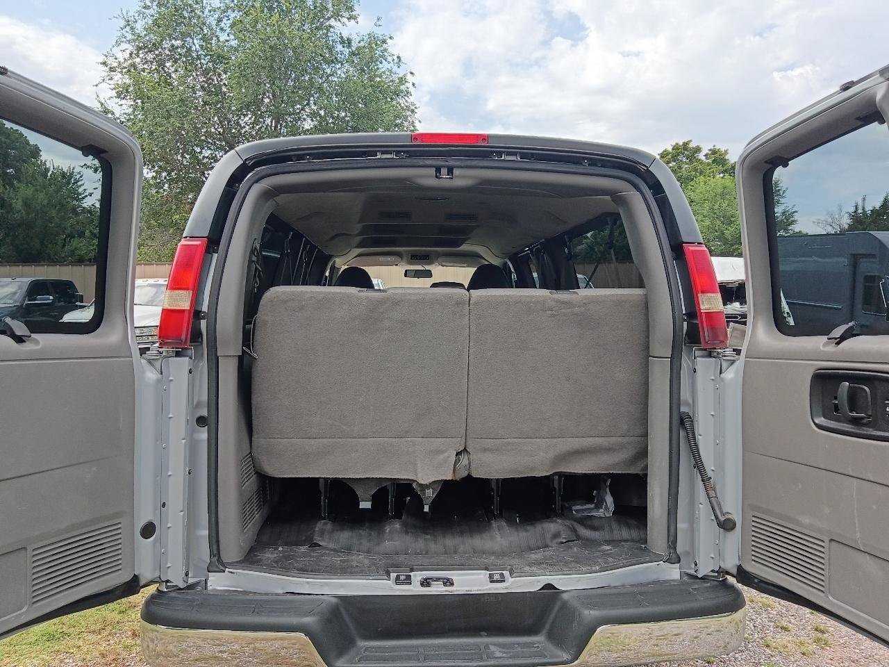 Used 2014 GMC Savana 3500 LS w/ Chrome Appearance Package RWD image 27
