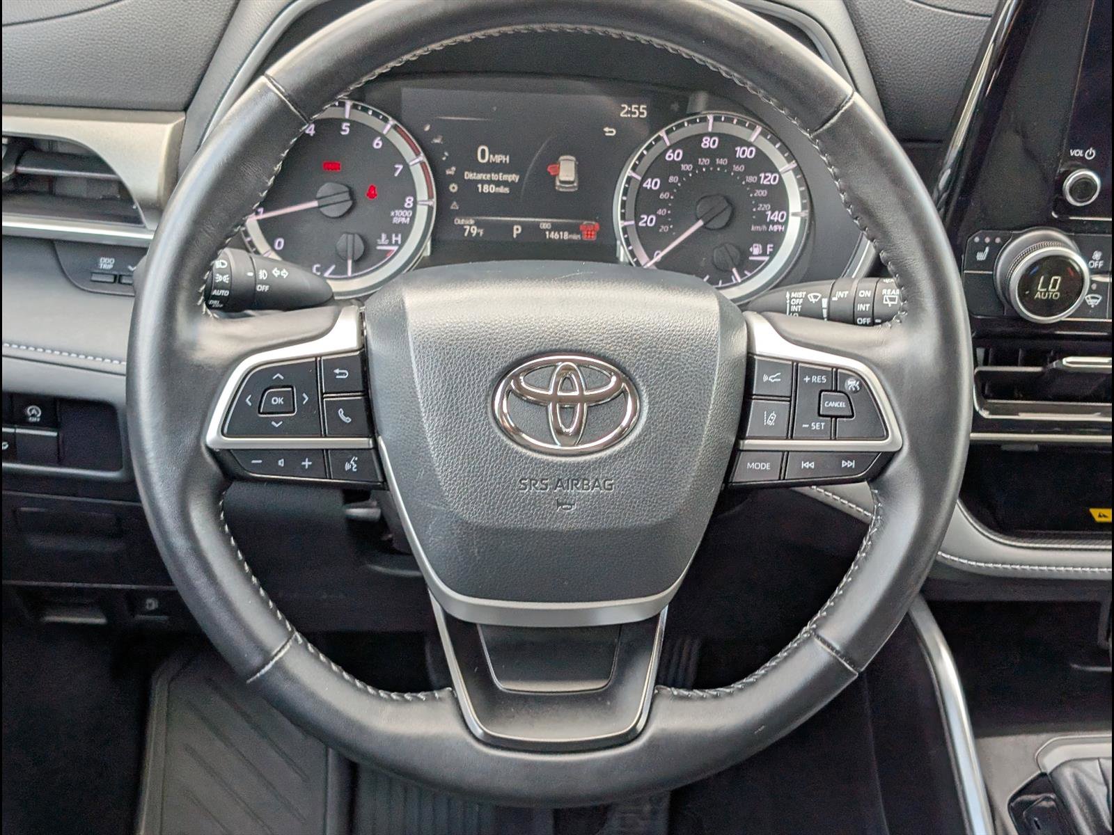 Used 2024 Toyota Highlander XLE AWD/4WD image 13