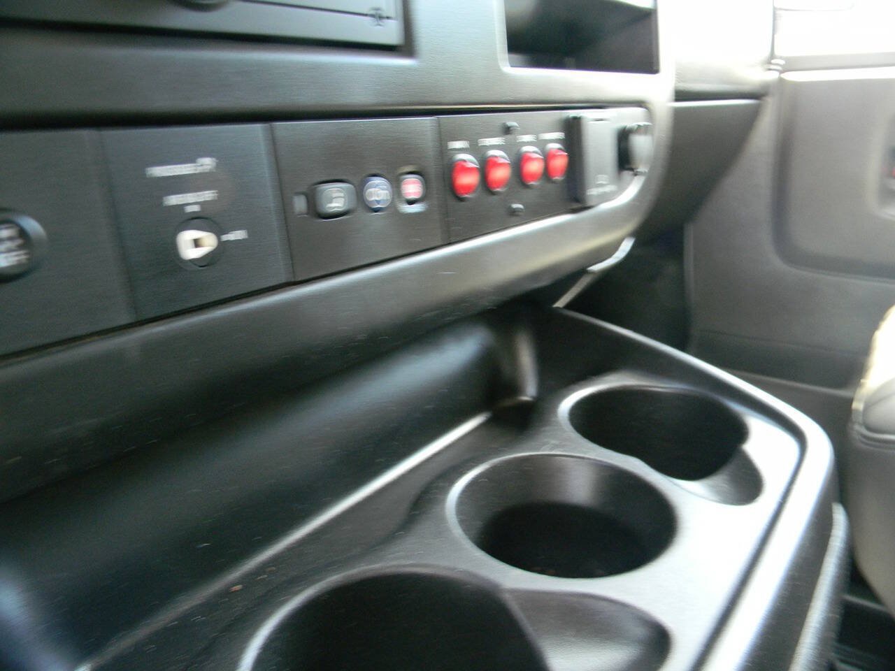 Used 2015 Chevrolet Express 2500 RWD image 13