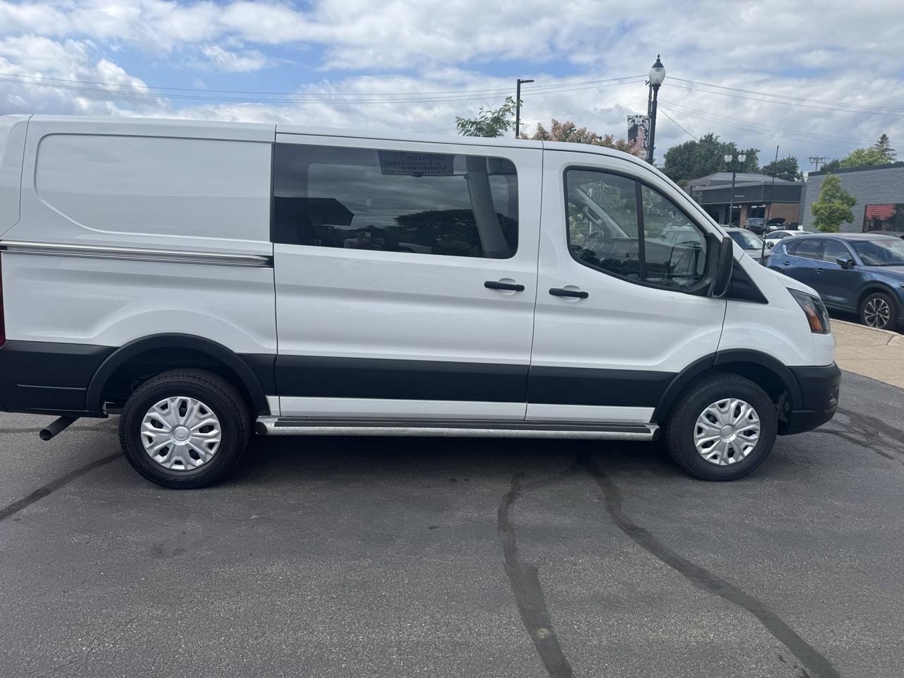 Used 2025 Ford Transit 250 Low Roof RWD image 5