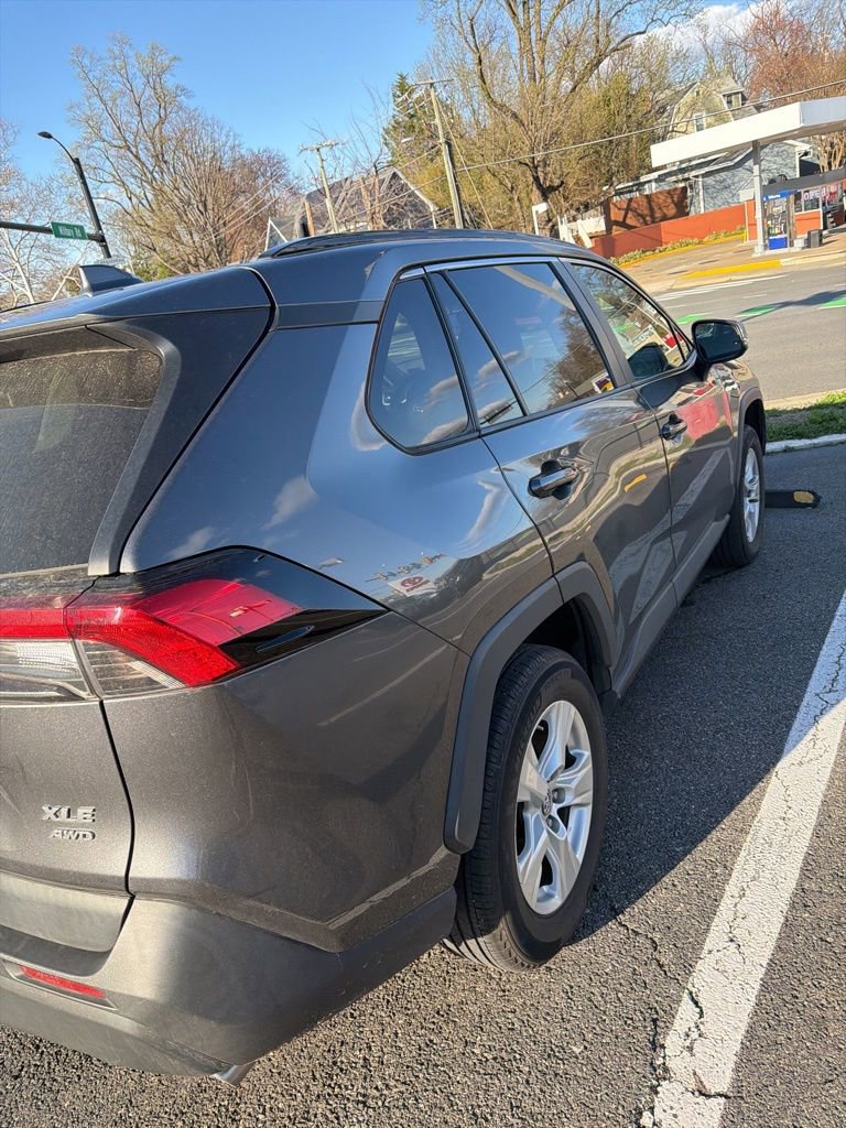 Used 2019 Toyota RAV4 XLE w/ Convenience Package image 2