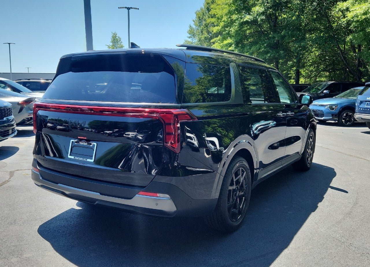 New 2026 Kia Carnival SX w/ SX Dark Edition Package FWD image 8