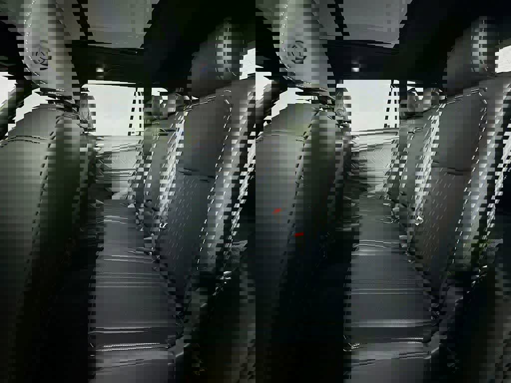 Used 2024 Volkswagen Tiguan SE R-Line image 14