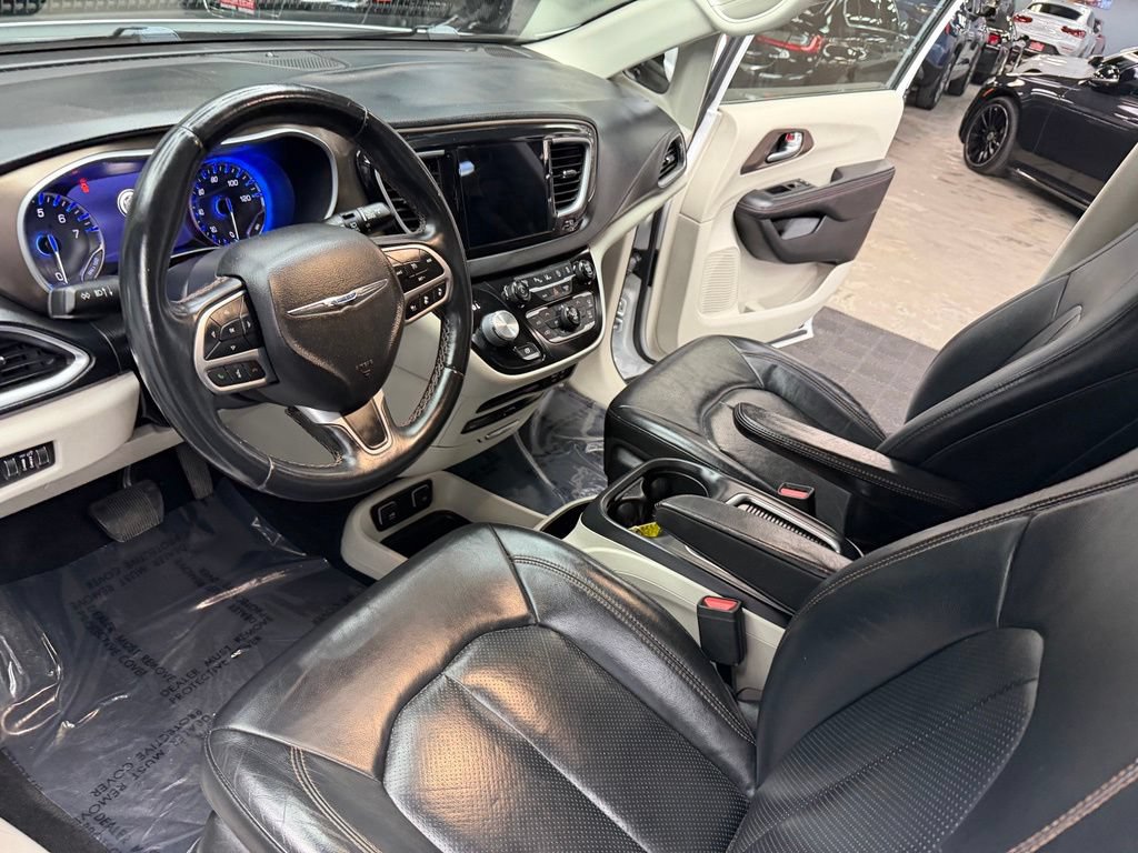 Used 2018 Chrysler Pacifica Touring-L Plus w/ Advanced Safetytec Group FWD image 32