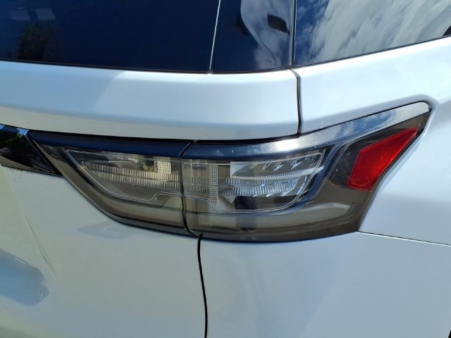 Used 2020 Chevrolet Traverse Premier w/ Redline Edition FWD image 12