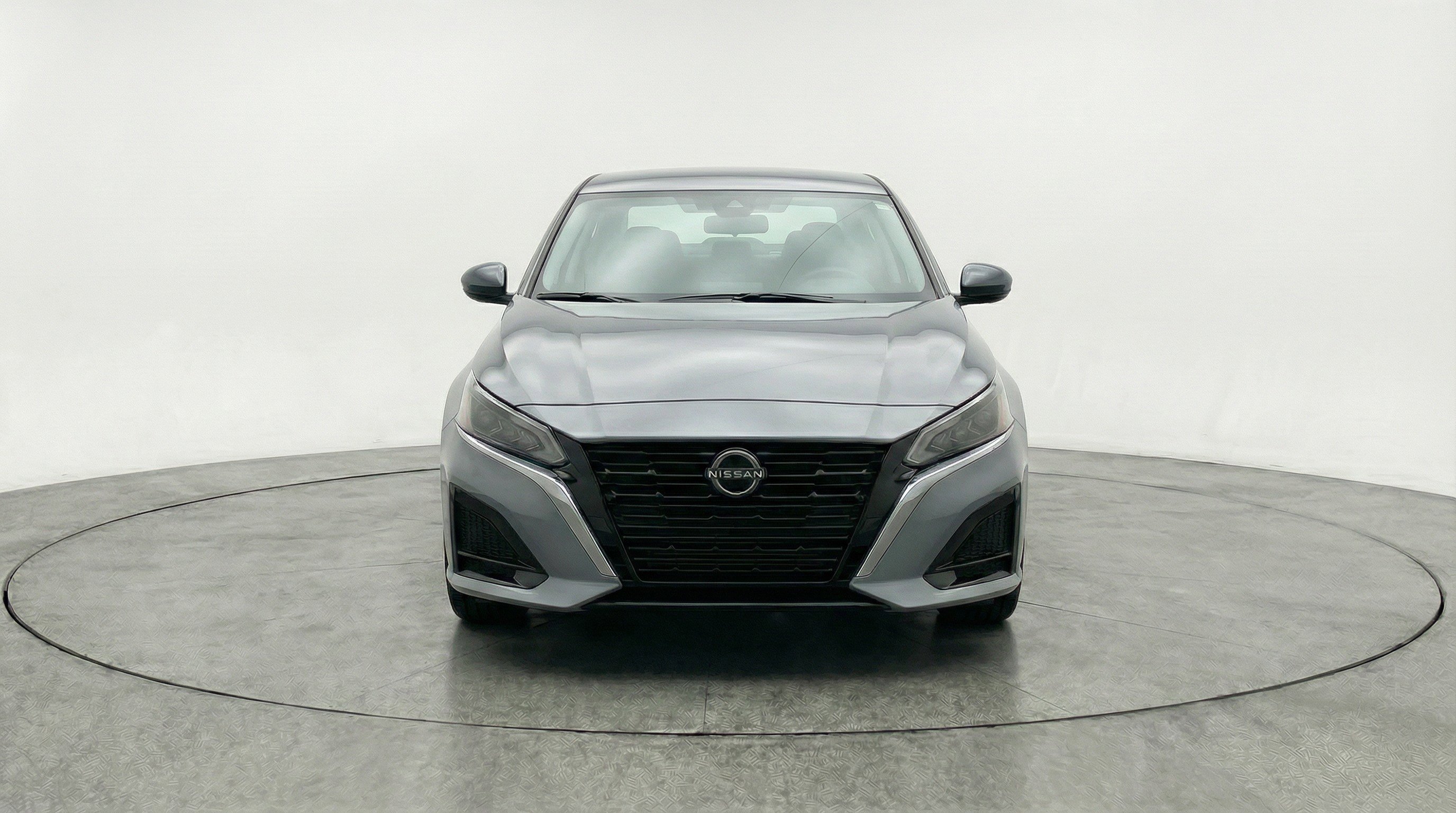 Used 2025 Nissan Altima 2.5 SV FWD image 2