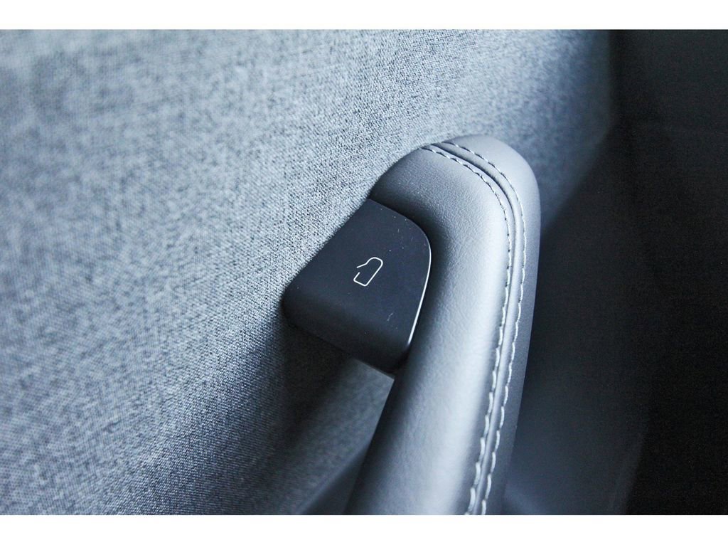 Used 2025 Tesla Model 3 RWD image 19