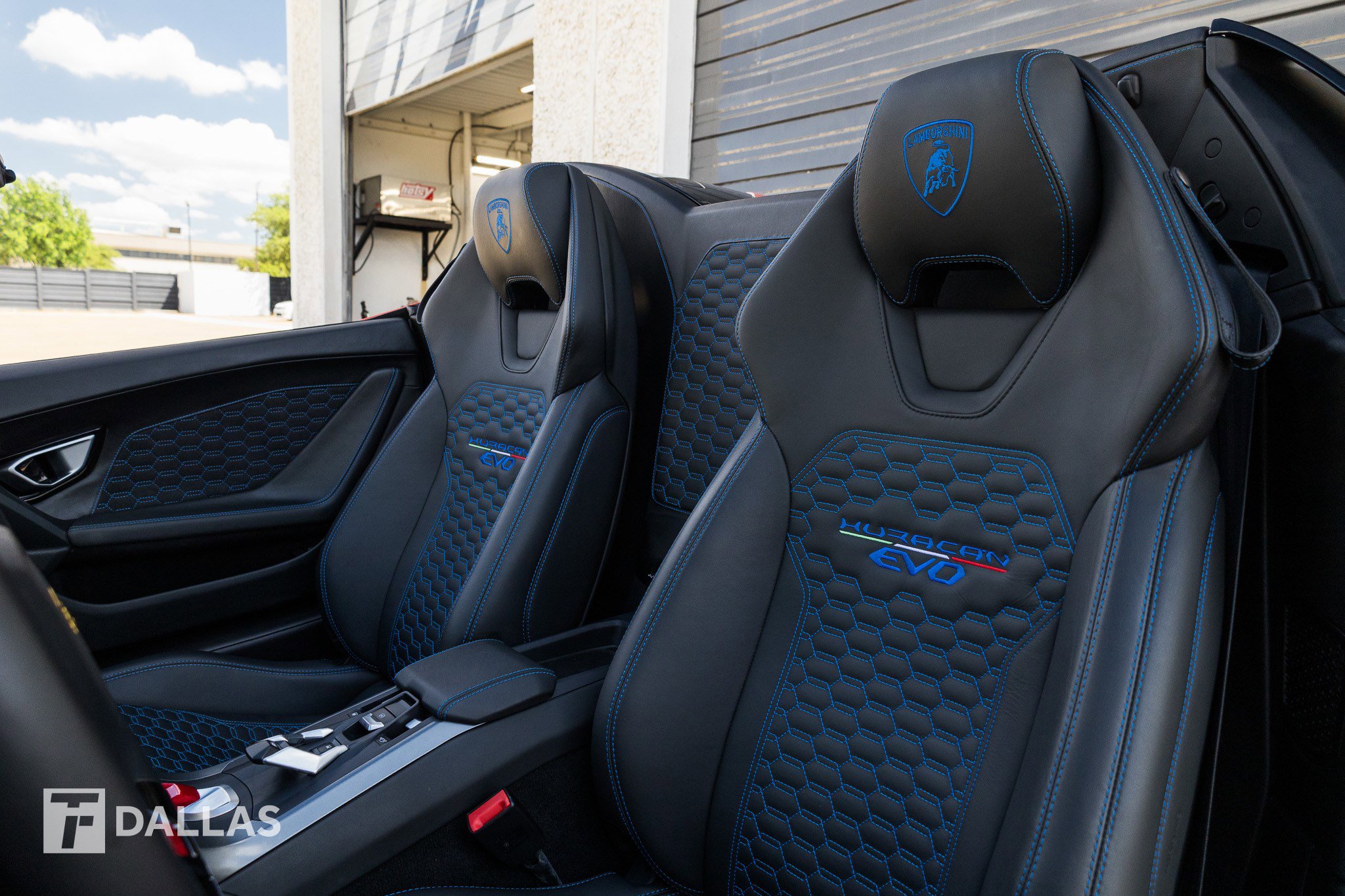 Used 2022 Lamborghini Huracan EVO image 24