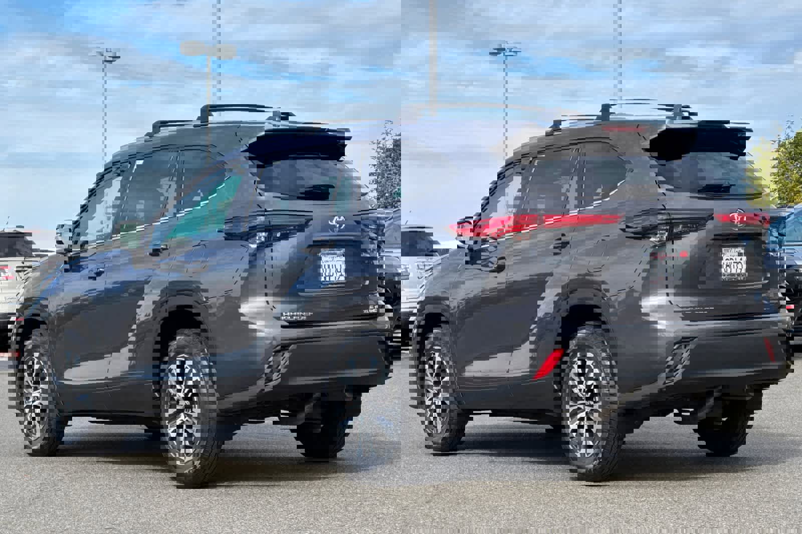 Used 2021 Toyota Highlander XLE image 7