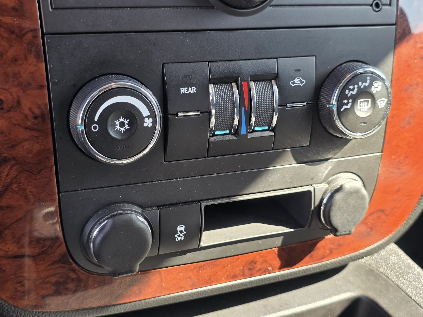 Used 2013 Chevrolet Tahoe LS RWD image 5