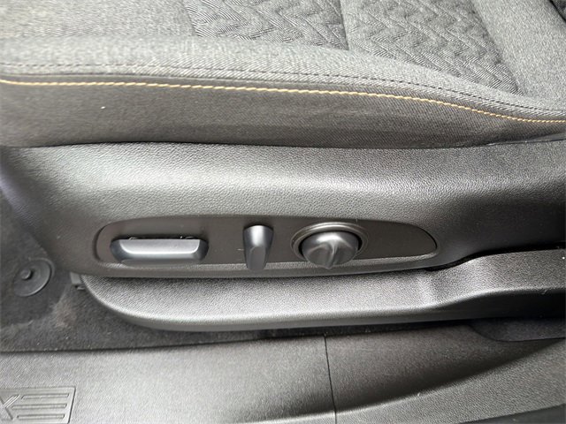 Used 2022 Chevrolet Equinox LT w/ Driver Convenience Package image 14