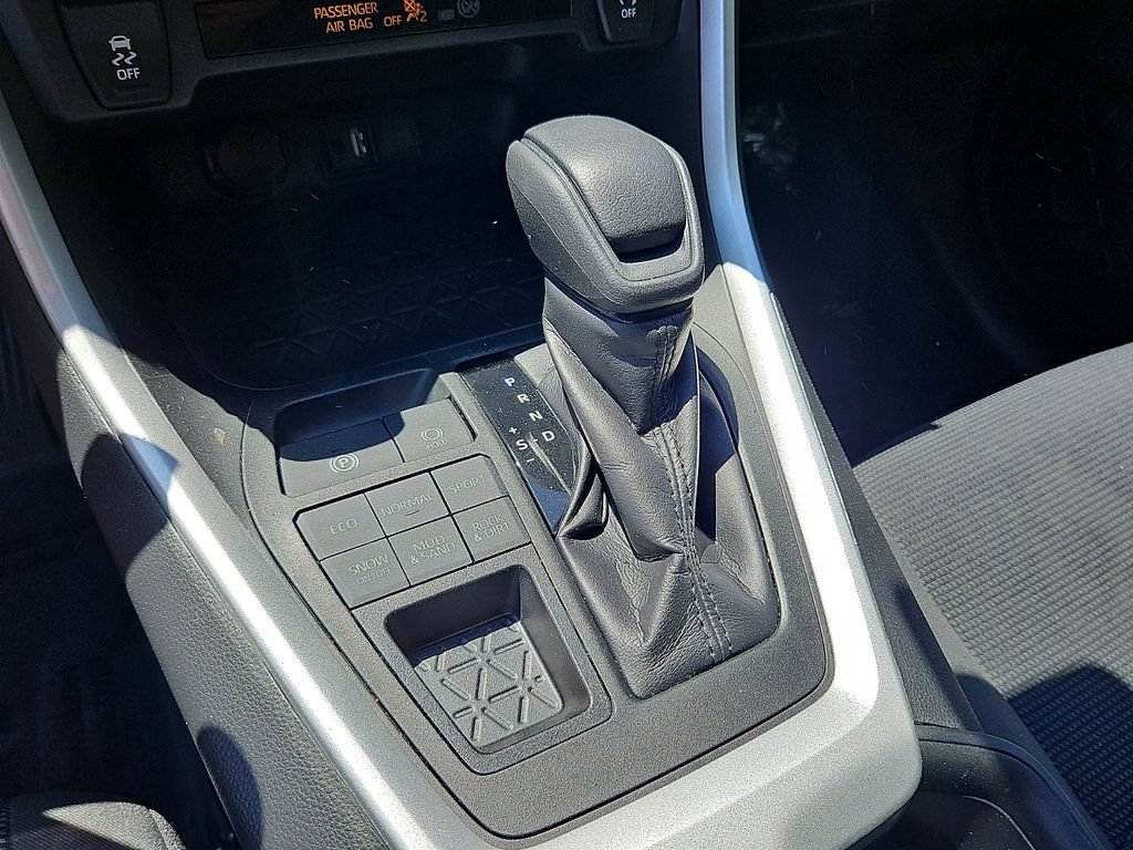 Used 2019 Toyota RAV4 LE w/ All Weather Liner Package AWD/4WD image 15