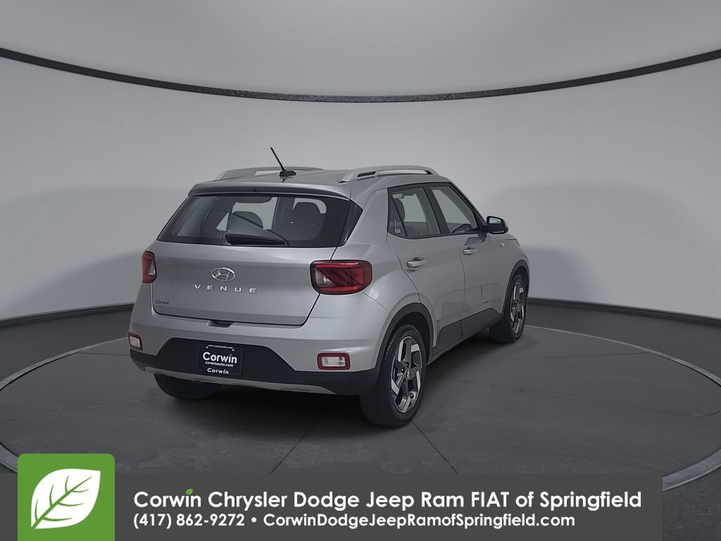 Used 2025 Hyundai Venue SEL FWD image 14
