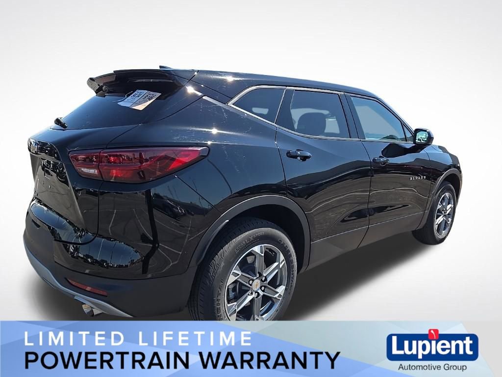 Used 2025 Chevrolet Blazer LT image 4