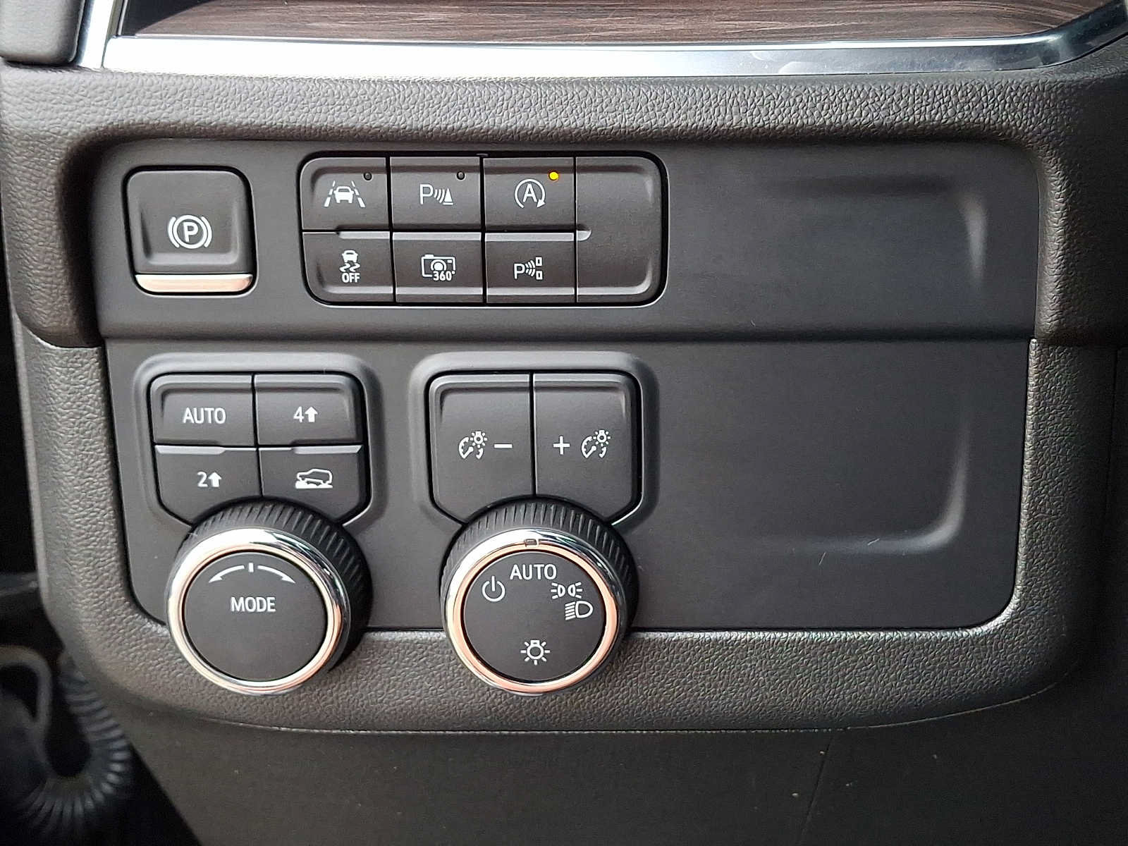 Used 2025 Chevrolet Tahoe LS AWD/4WD image 24