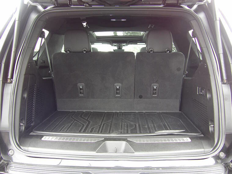 Used 2021 Chevrolet Suburban High Country image 25