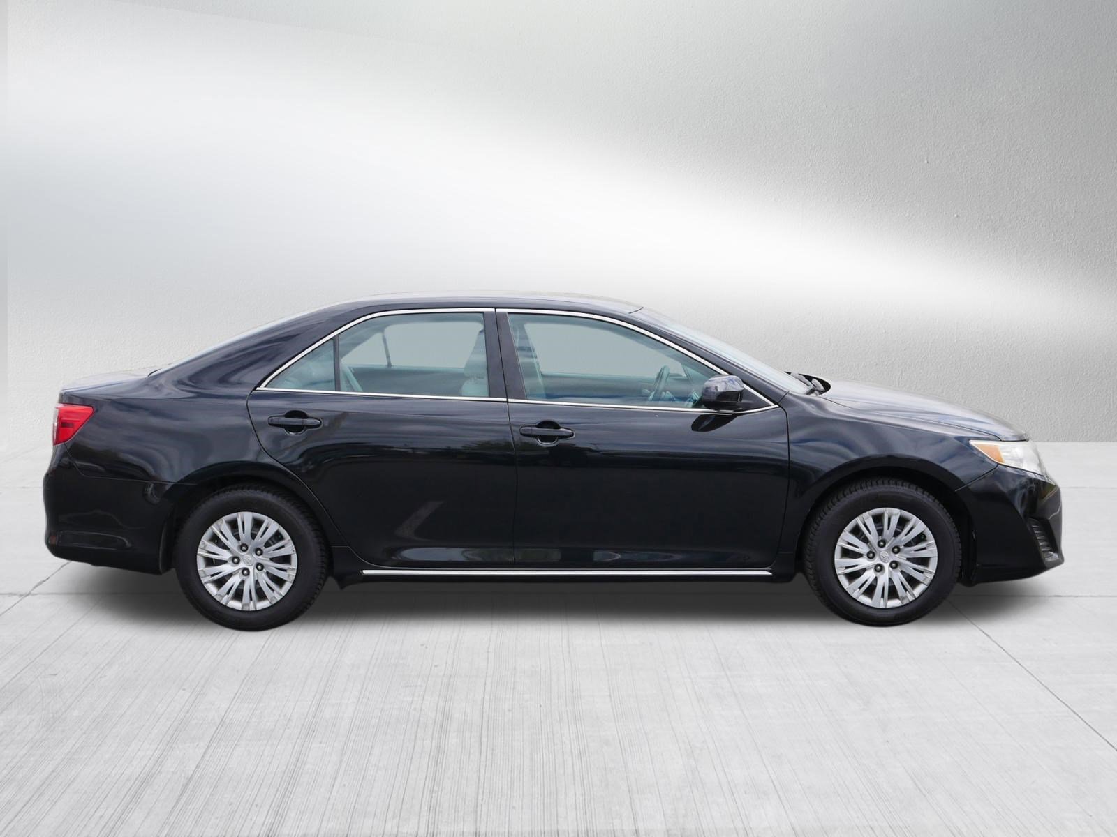 Used 2014 Toyota Camry LE FWD image 8