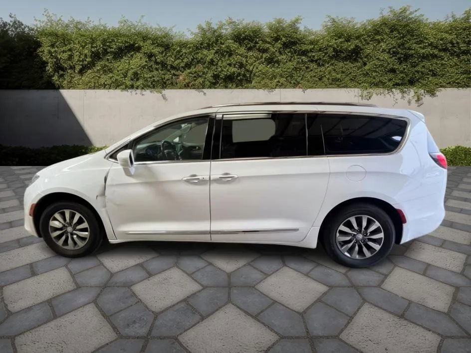 Used 2019 Chrysler Pacifica Touring-L Plus image 4