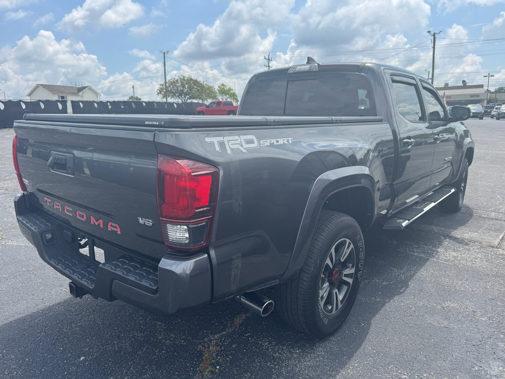Used 2018 Toyota Tacoma TRD Sport RWD image 2