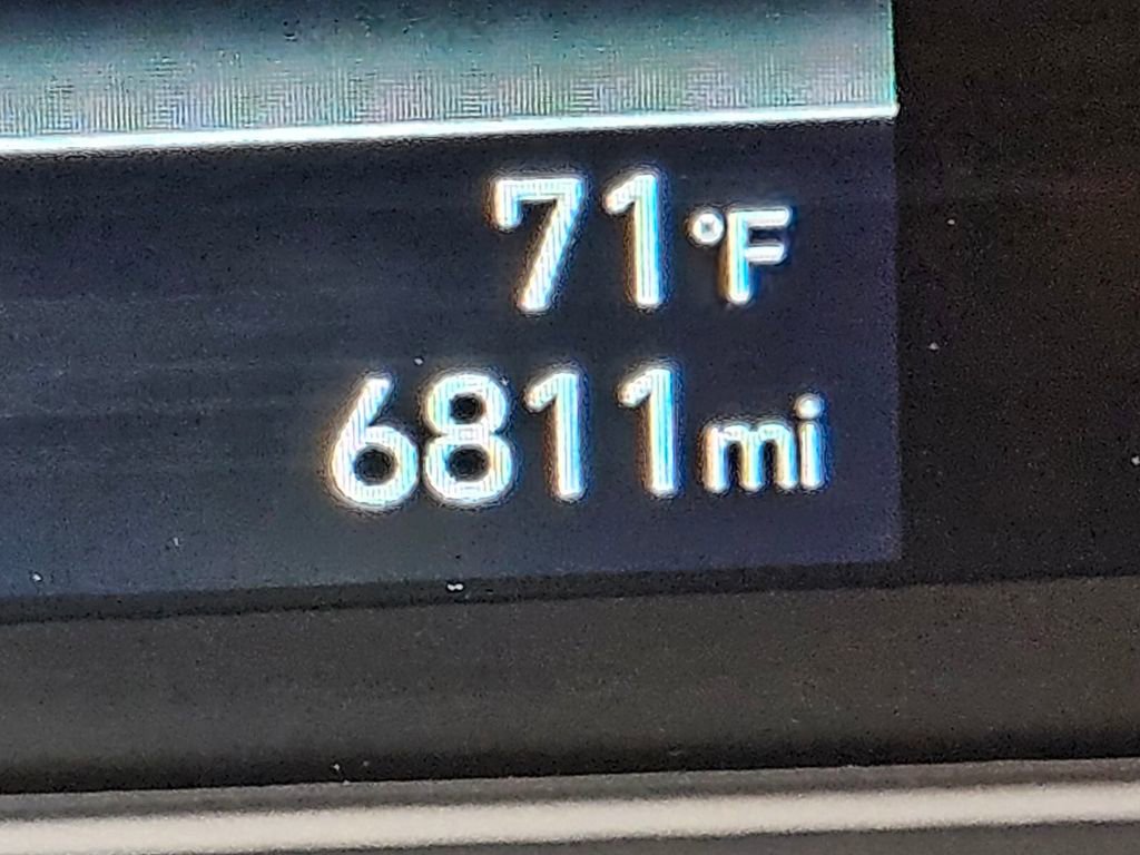 Used 2025 Hyundai Venue SEL image 24