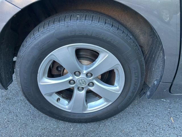Used 2013 Toyota Sienna L w/ Towing Pkg FWD image 29