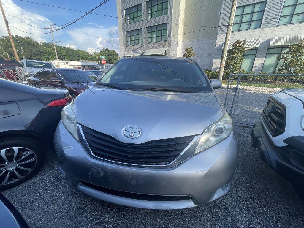 Used 2014 Toyota Sienna LE FWD image 16
