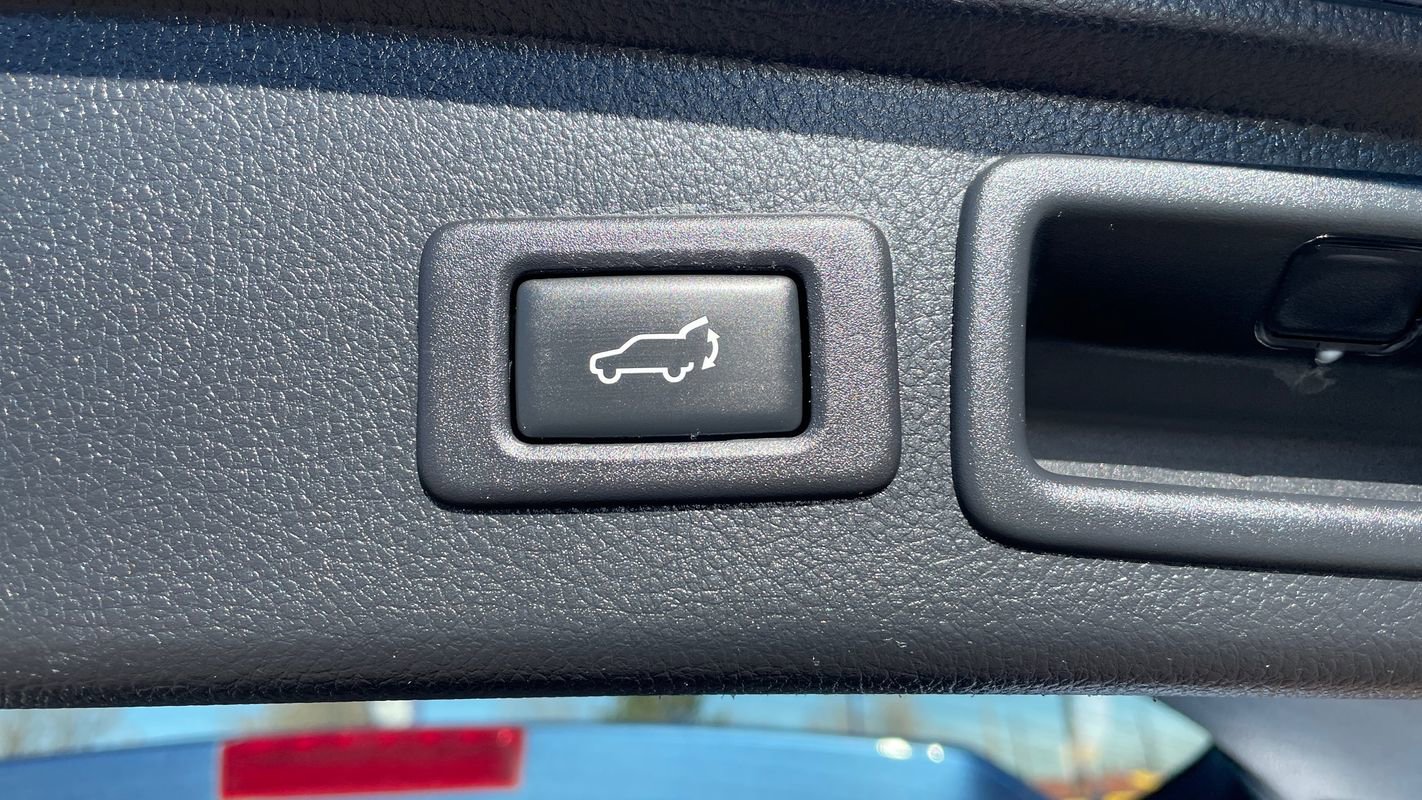 Used 2015 Subaru Forester 2.5i Touring w/ Eyesight & Navigation System image 25