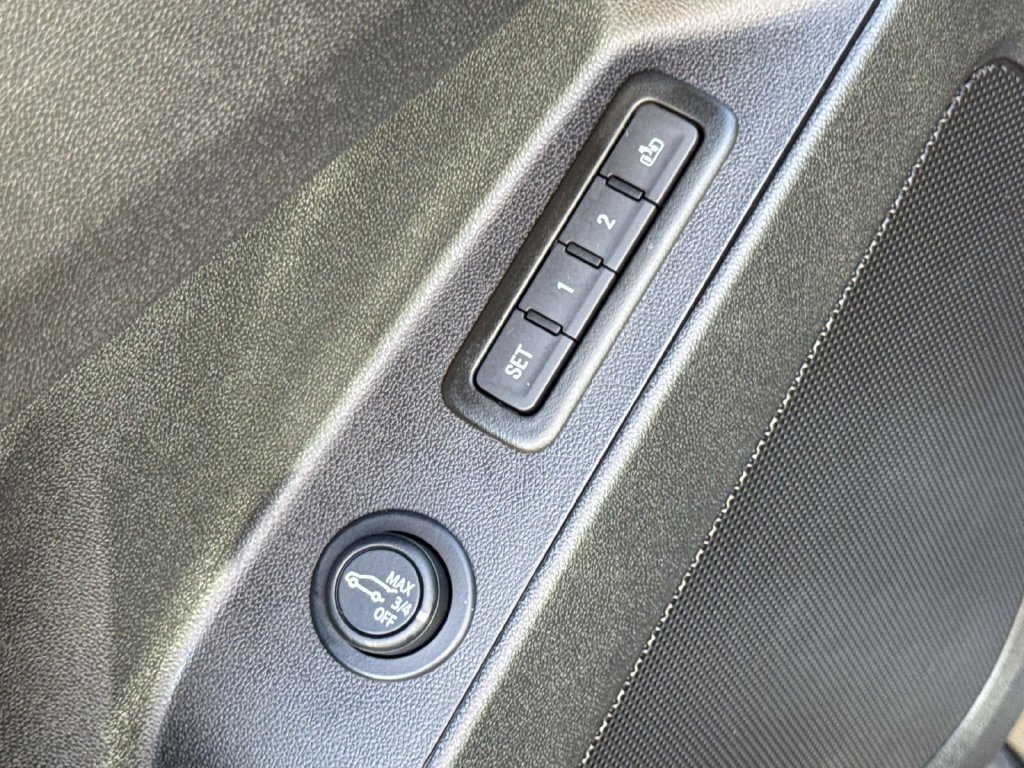 Used 2024 Chevrolet Equinox Premier FWD image 20