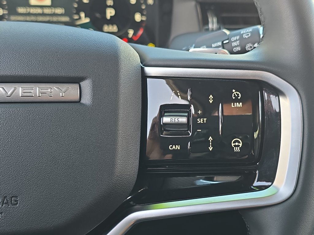 Certified 2025 Land Rover Discovery Sport Dynamic SE AWD/4WD image 18